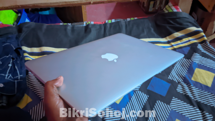 Apple MacBook